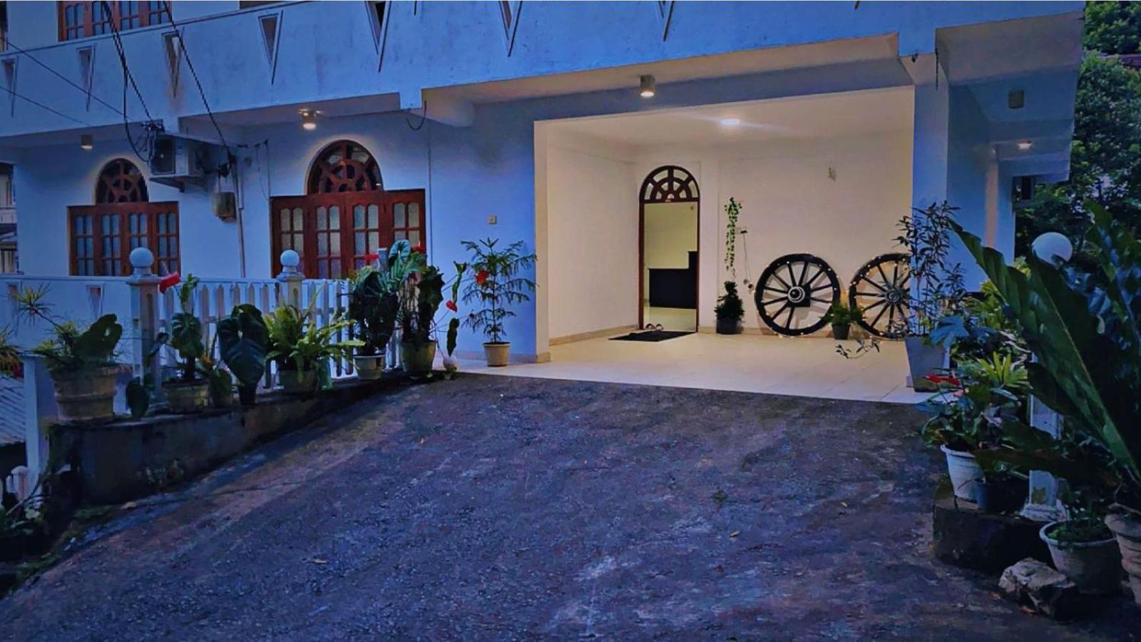 New Nethmi Villa Kandy Kültér fotó